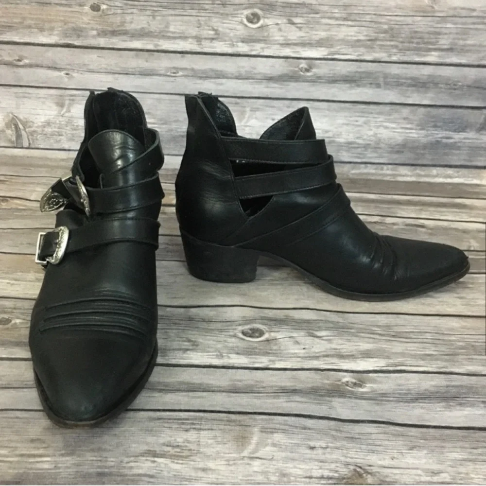 Boots - Picture 5 of 8